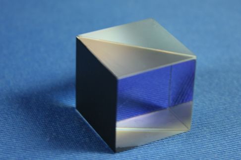 Beam splitting prism1